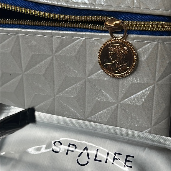 Ipsy Bag & Beauty Bundle Stila Calligraphy Lip Stain HEDY & Clean Soft Laundry + - Picture 10 of 13